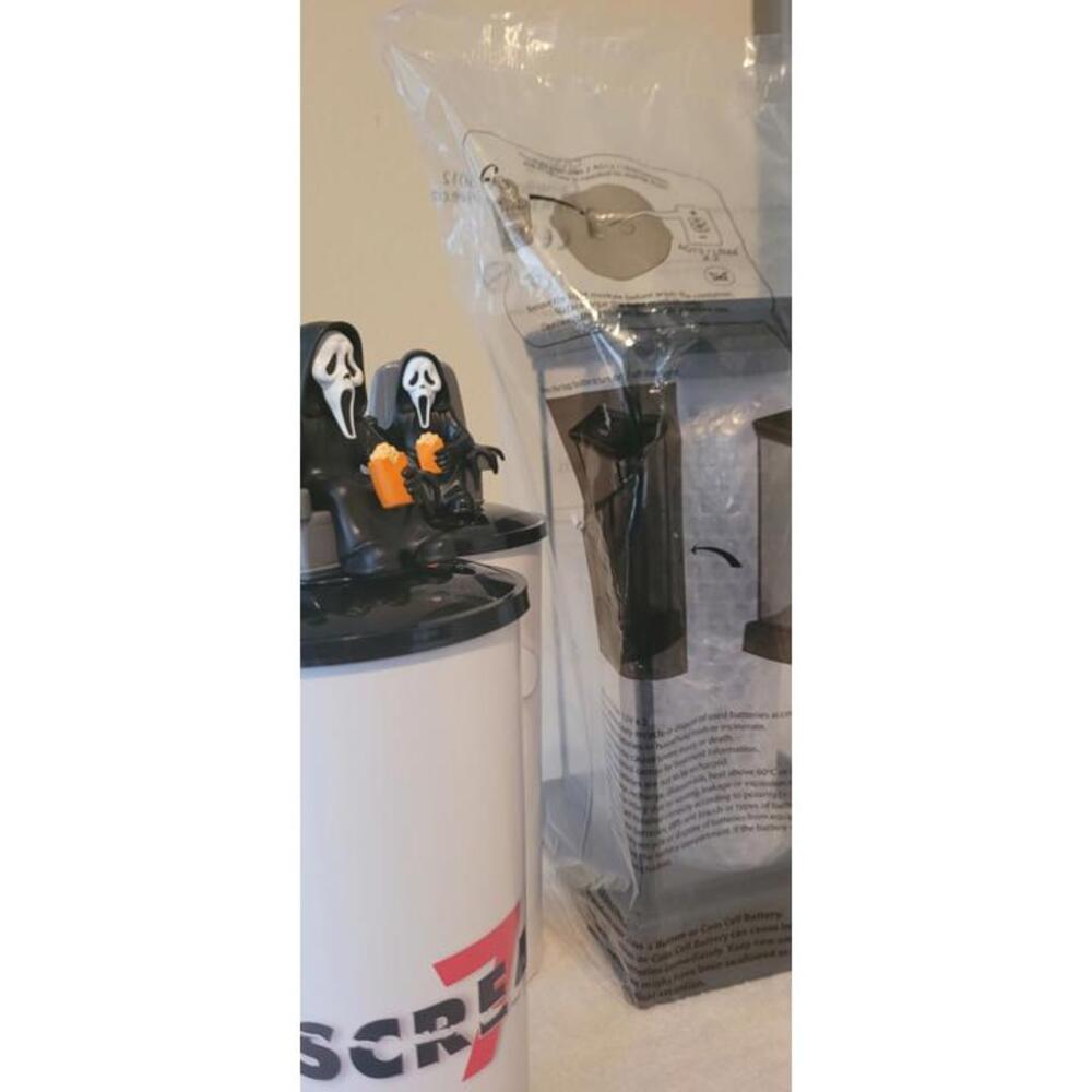 Scream 7 Ghostface Collectable Popcorn Lite Up Bucket 2 Cups With Popcorn Tin - Picture 2 of 9
